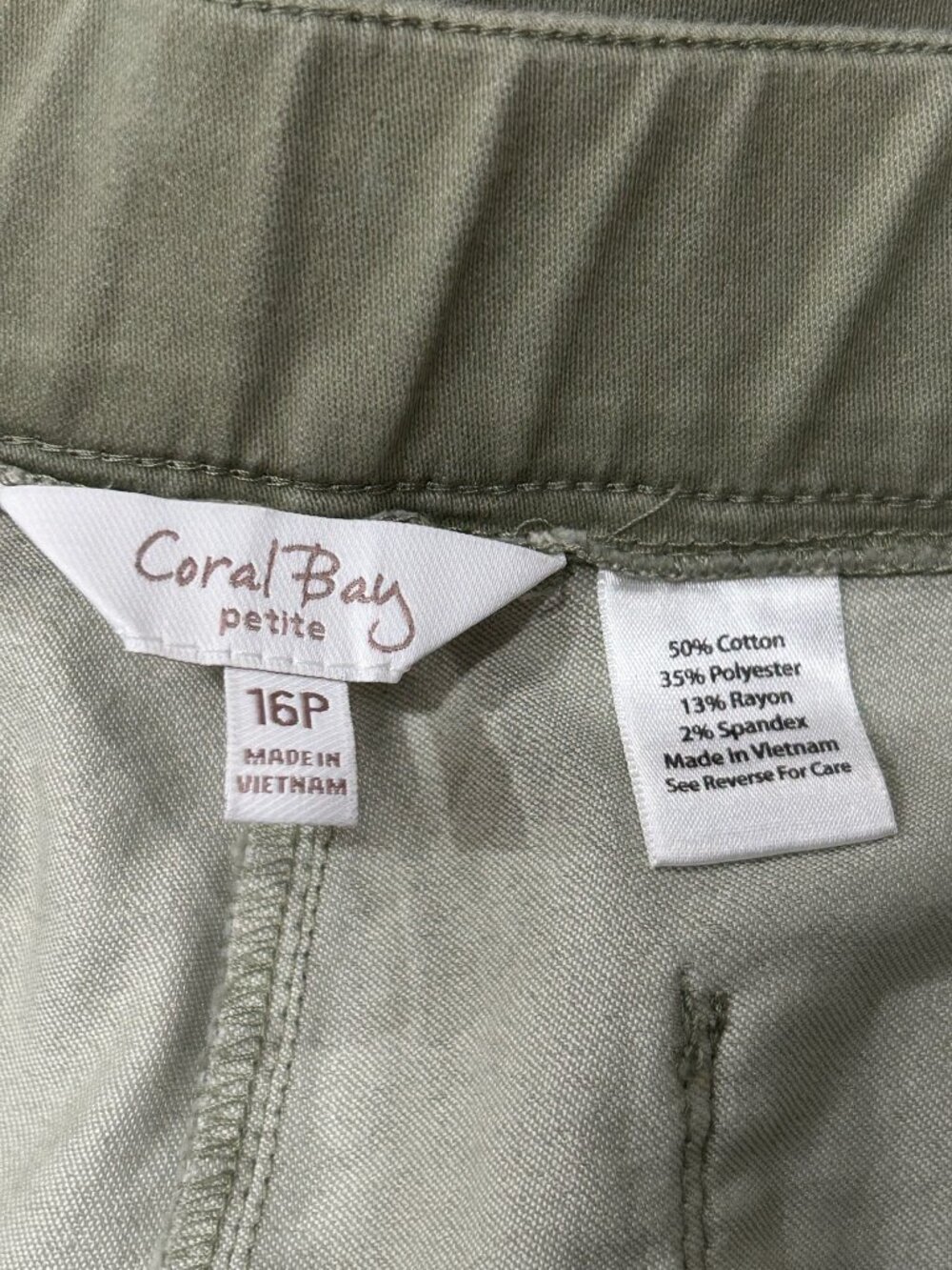 Coral Bay Petite Olive Green Stretch Bermuda Shorts SZ 16P Earth Tones Gorpcore - Picture 5 of 9
